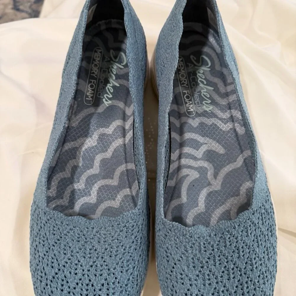 Skechers Classic Fit Air-Cooled Memory Foam Slip on Womens Shoes size 9 - Picture 3 of 3